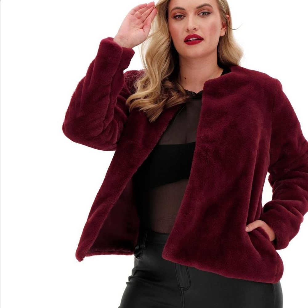 Capsule Burgundy Faux Fur Collarless Coat Size 22